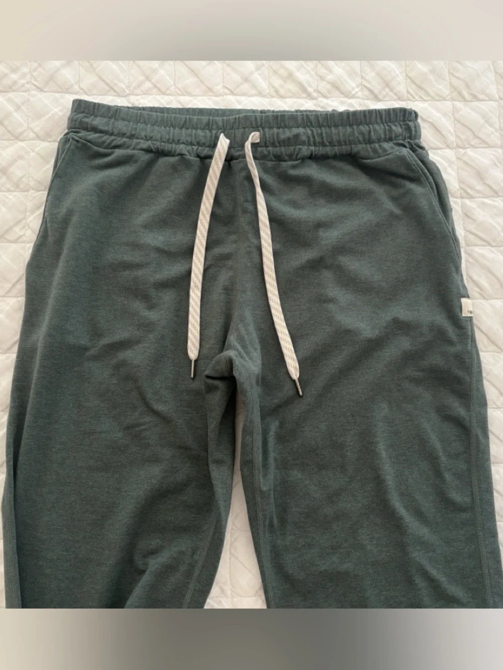 VUORI Jogger in Kelp Green - Picture 6 of 6
